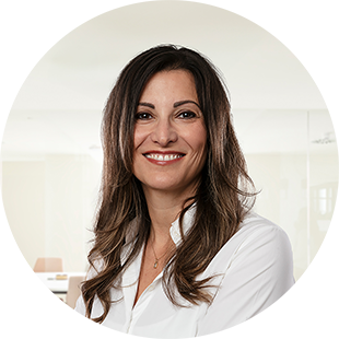 Foto zentrale Ansprechpartnerin Julia Bujak